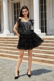 Corsé de cuentas negro brillante A-Line Vestido corto de bienvenida con plumas