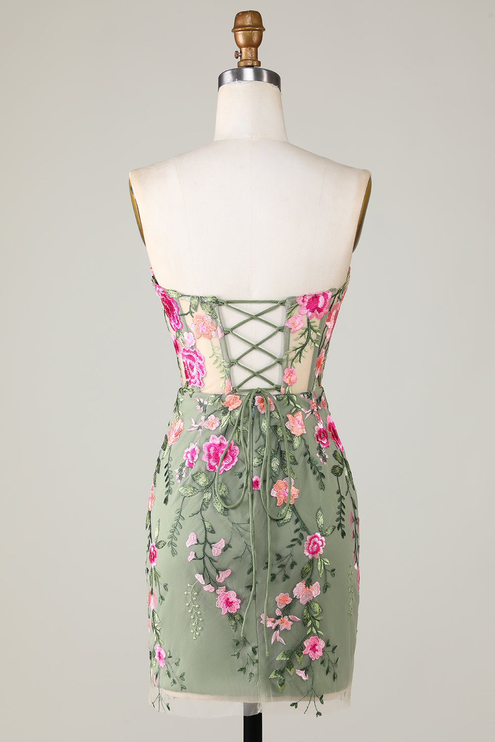 Vestido Negro de Cóctel Con Apliques