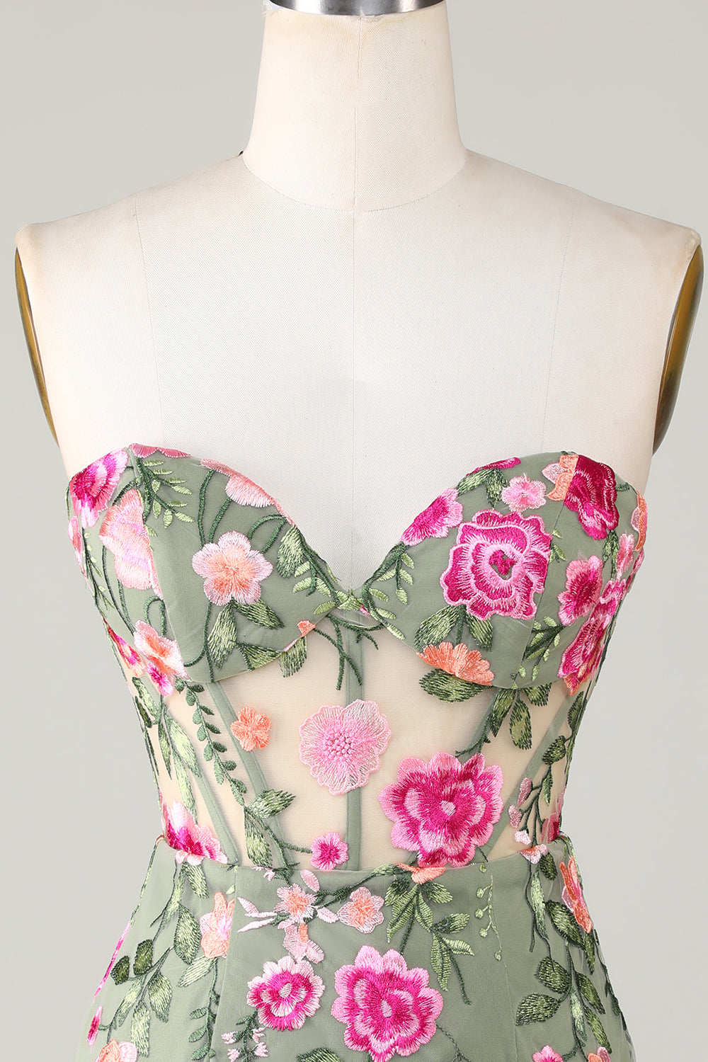 Vestido Negro de Cóctel Con Apliques