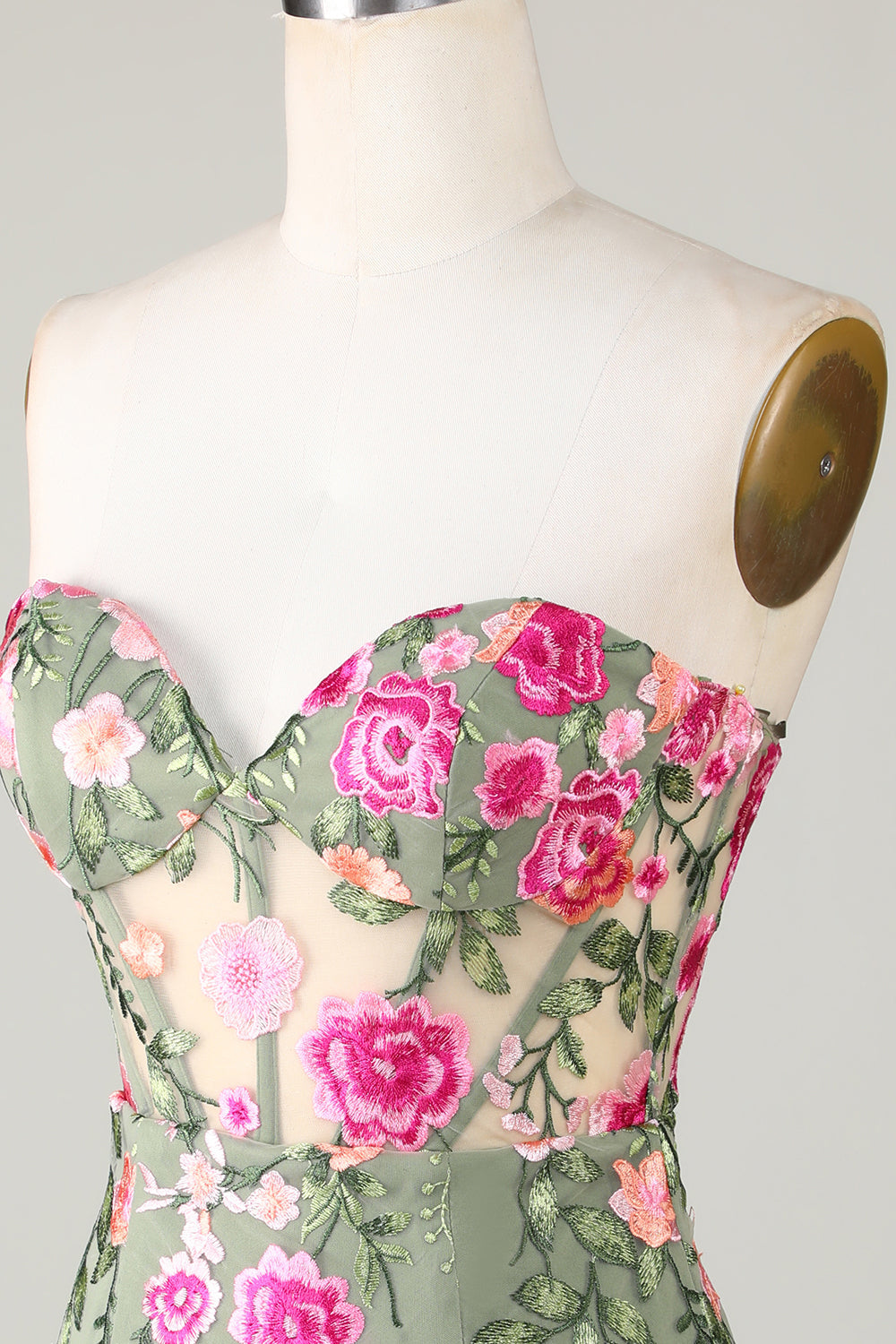 Vestido Negro de Cóctel Con Apliques