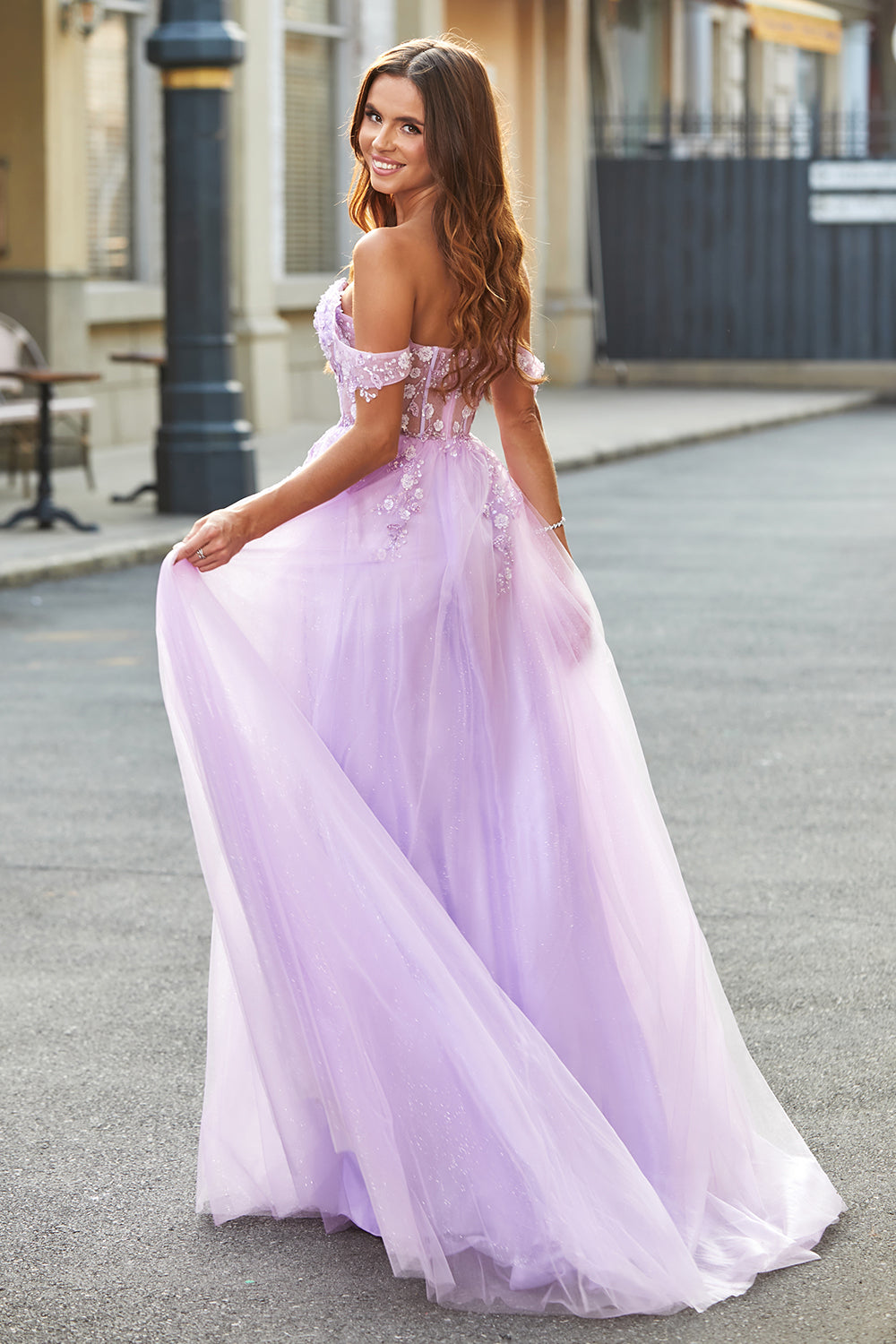 Vestido de fiesta con corsé de cuentas lila de línea A con hombros descubiertos