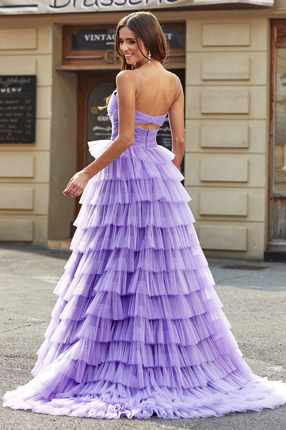 Vestido de fiesta largo de tul de tul de una línea púrpura escalonada con abertura