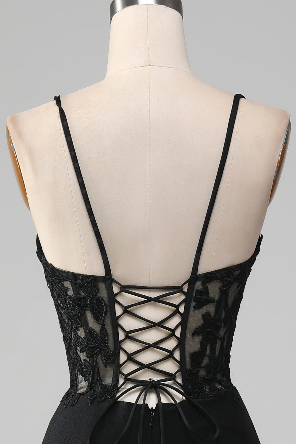 Vestido de fiesta con corsé de tirantes de espagueti de sirena negro con apliques