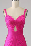 Vestido de fiesta rosa intenso de sirena brillante con hueco