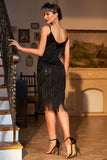 Vestido con solapa de lentejuelas negras brillantes de la década de 1920 con accesorios de los años 20