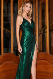 Vestido largo de fiesta con tirantes finos verde oscuro brillante con accesorio