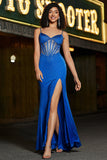 Vestido de fiesta con corsé de purpurina azul real con abalorios con accesorio
