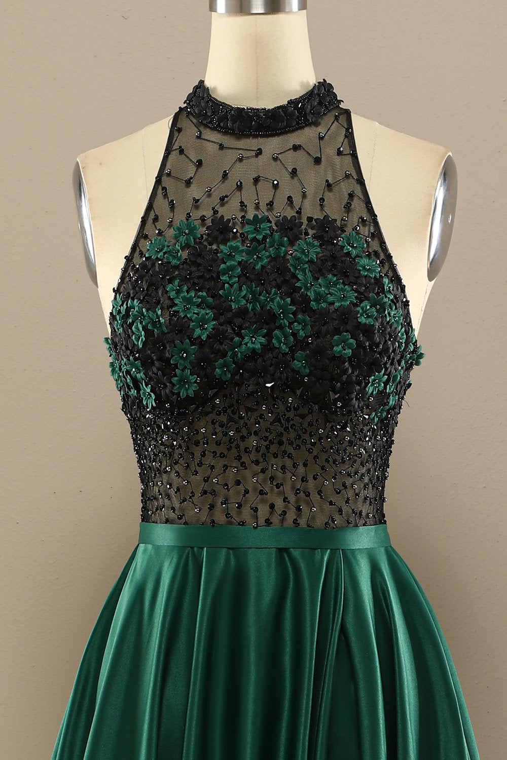 Vestido verde oscuro moldeado largo de fiesta con las flores