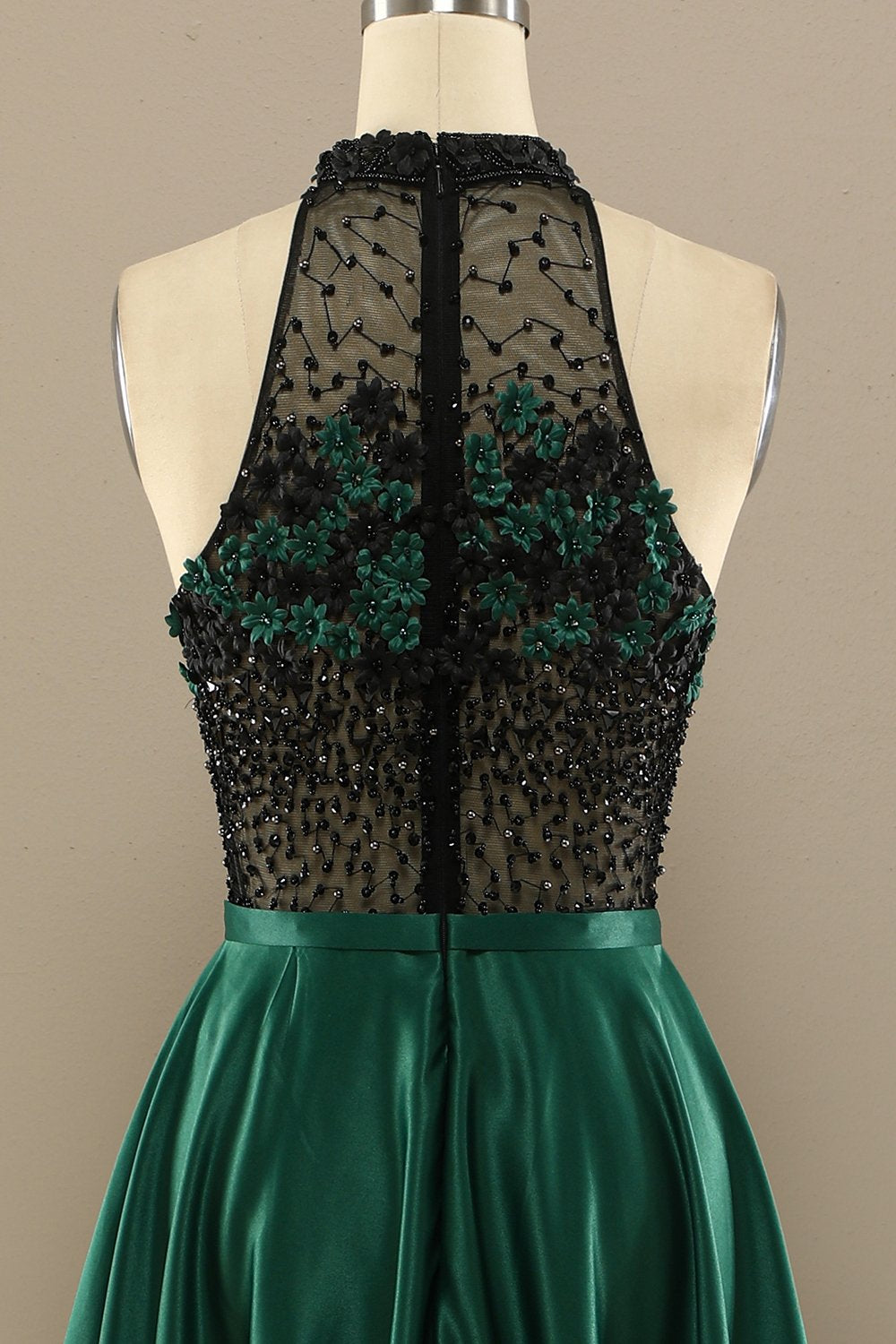 Vestido verde oscuro moldeado largo de fiesta con las flores