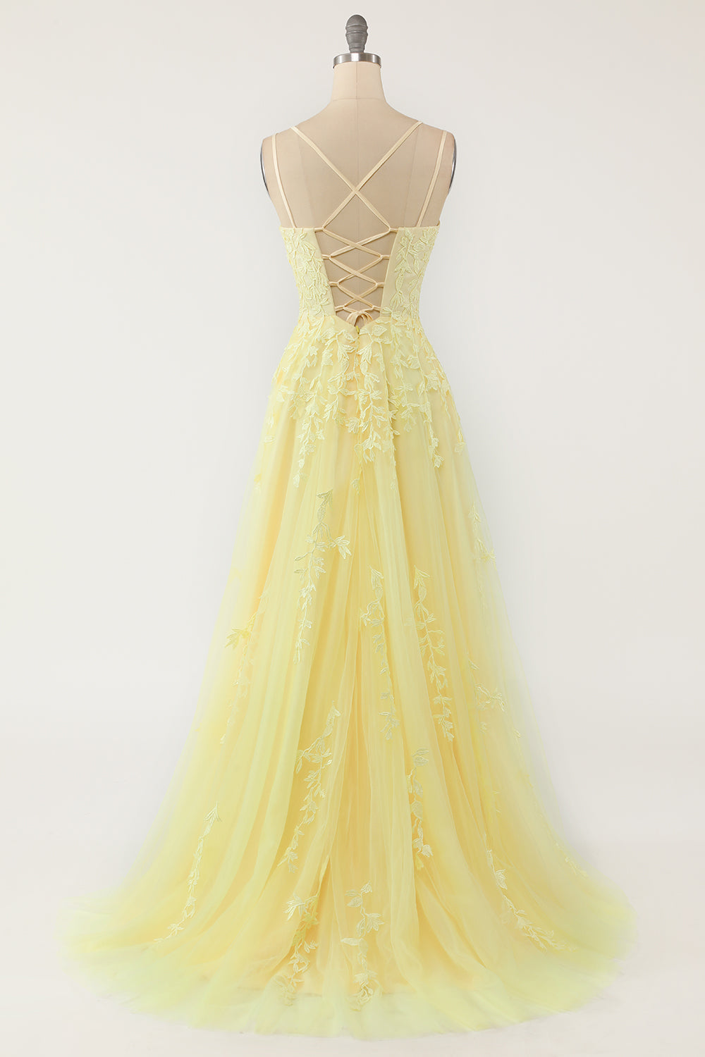 Vestido de fiesta de tul púrpura con apliques