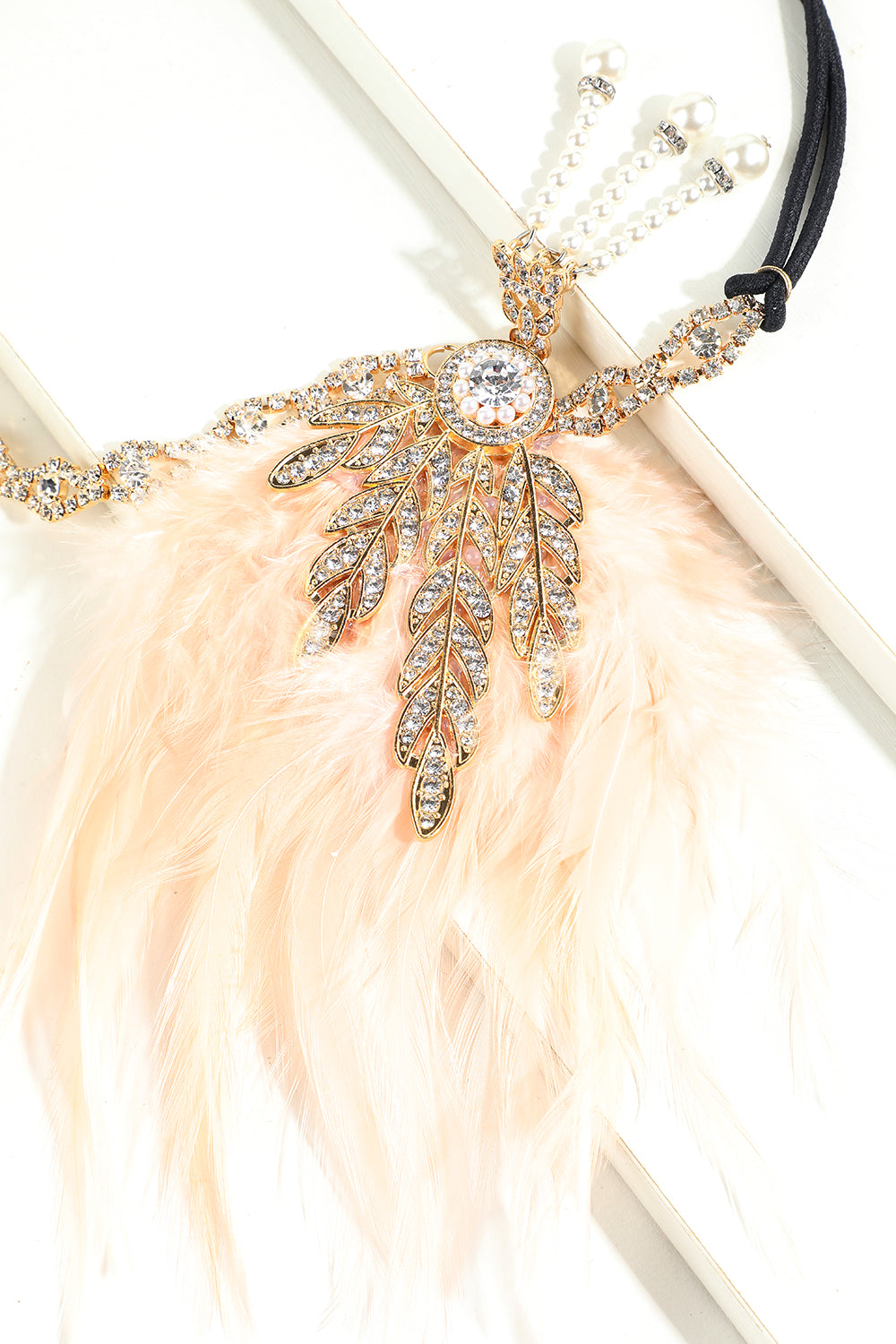 Diadema de plumas negras con cuentas de los años 20