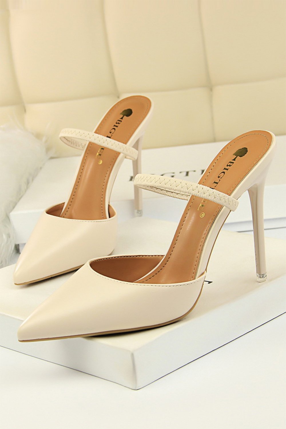 Tacones puntiagudos de albaricoque Stilcot