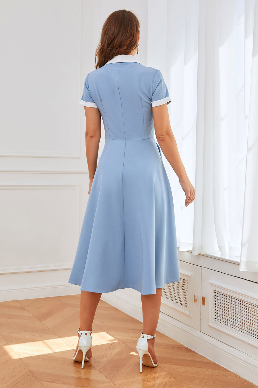 Vestido swing azul de la década de 1950 con bolsillos