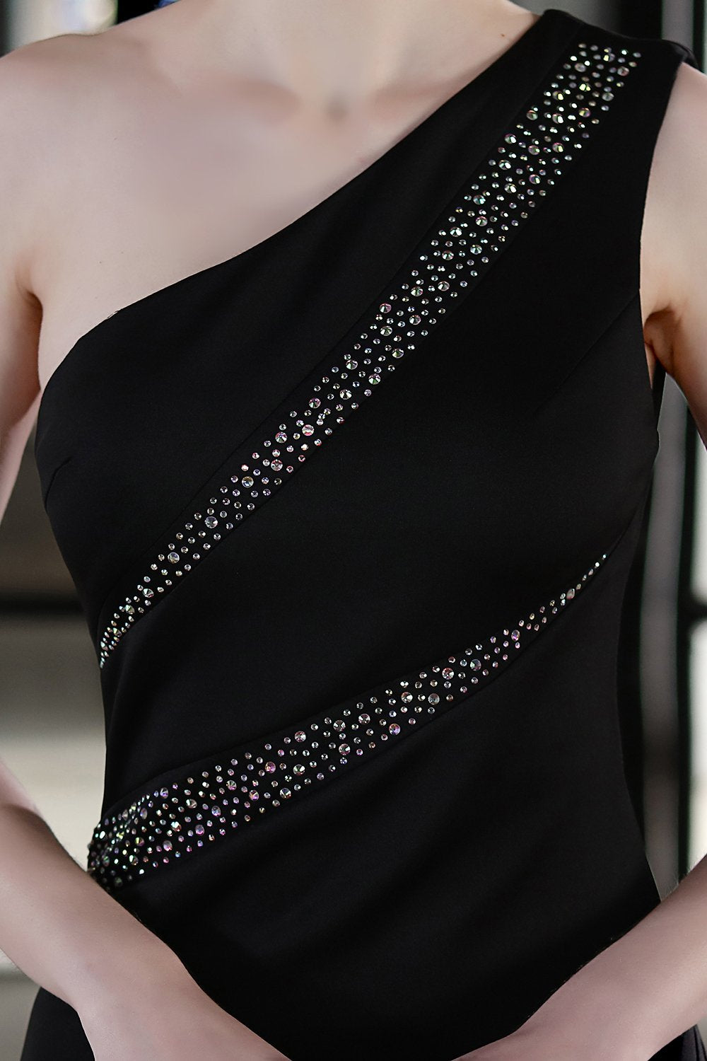 Vestido de fiesta de sirena negra con cuentas