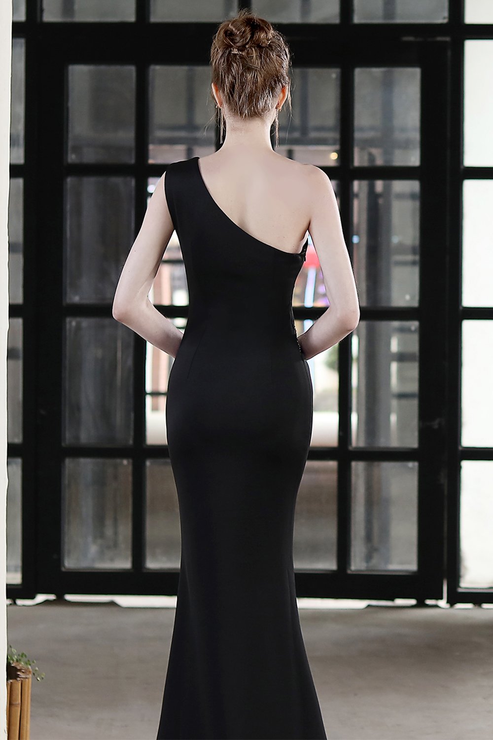 Vestido de fiesta de sirena negra con cuentas