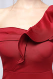 Un vestido de fiesta simple de hombro