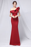 Un vestido de fiesta simple de hombro