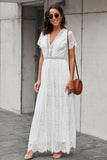 Vestido largo de encaje blanco con cuello en V