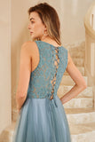 Vestido de dama de honor de tul azul gris con encaje
