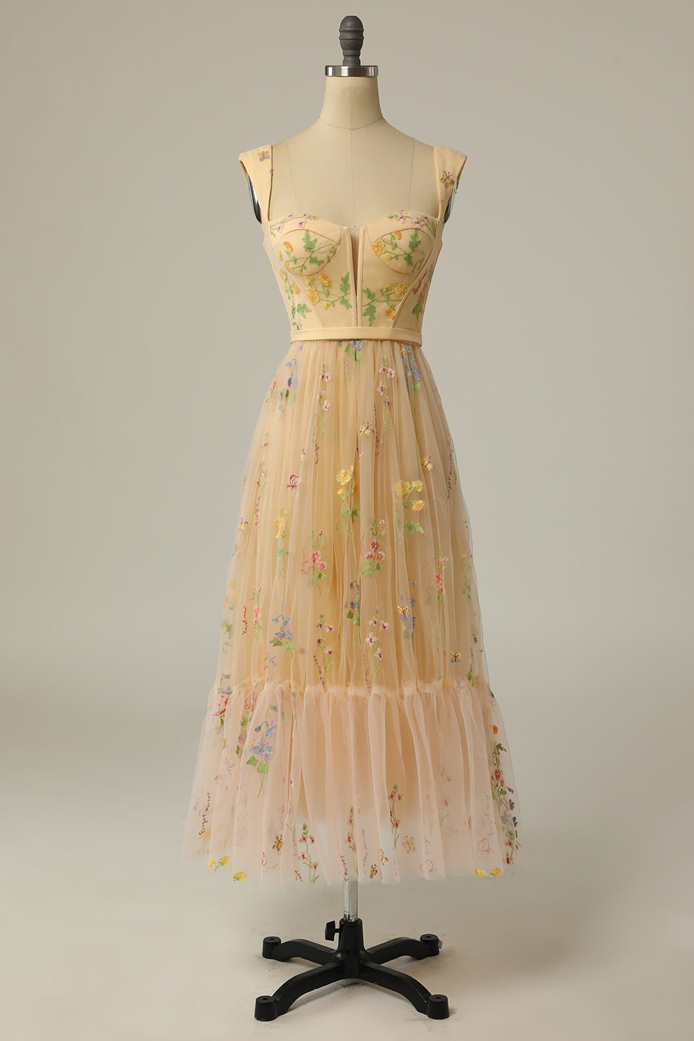 Vestido de fiesta largo morado claro con escote corazón de princesa con bordado