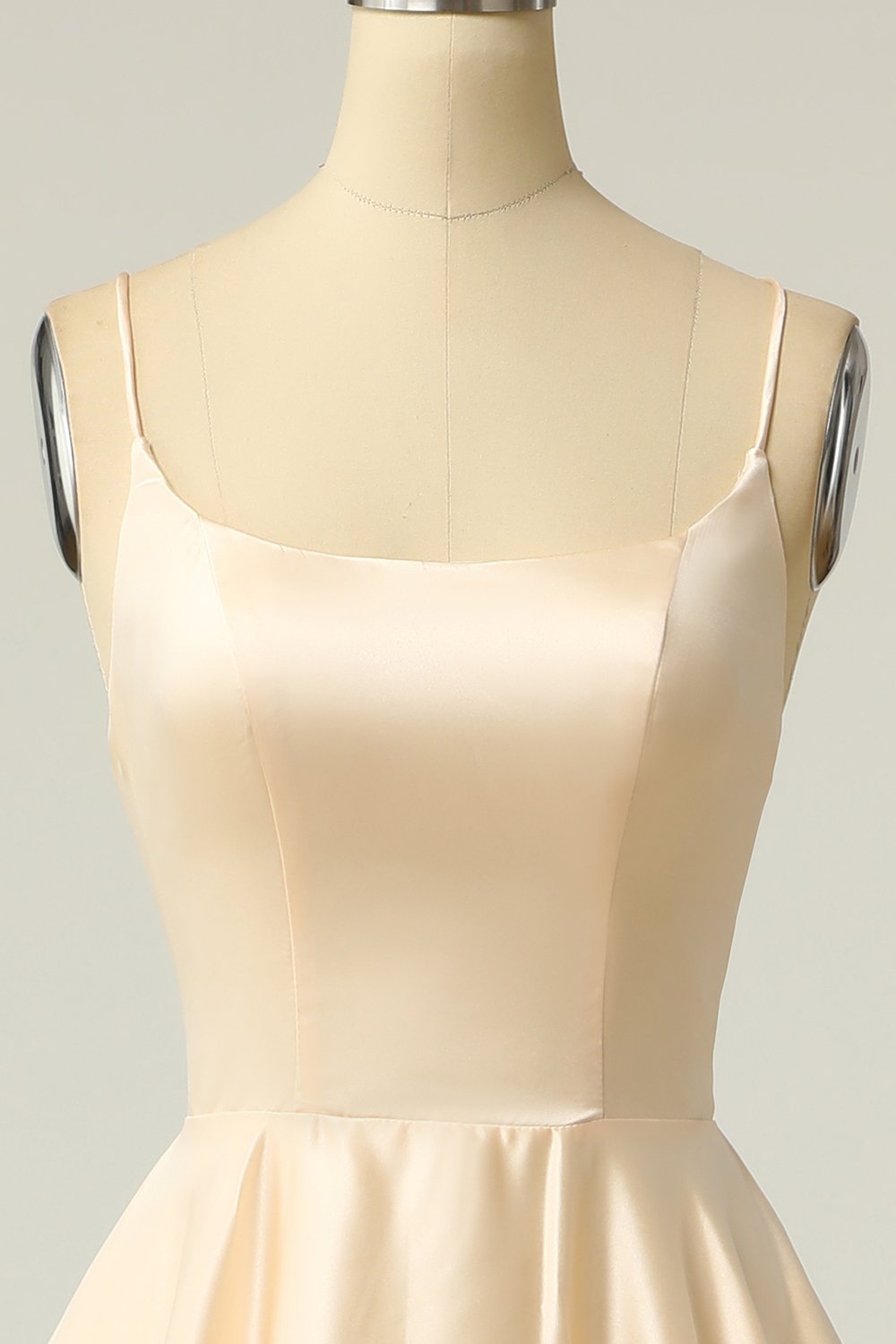 Vestido de fiesta de satén sin espalda azul real