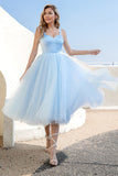 Vestido de cóctel de tul azul cielo