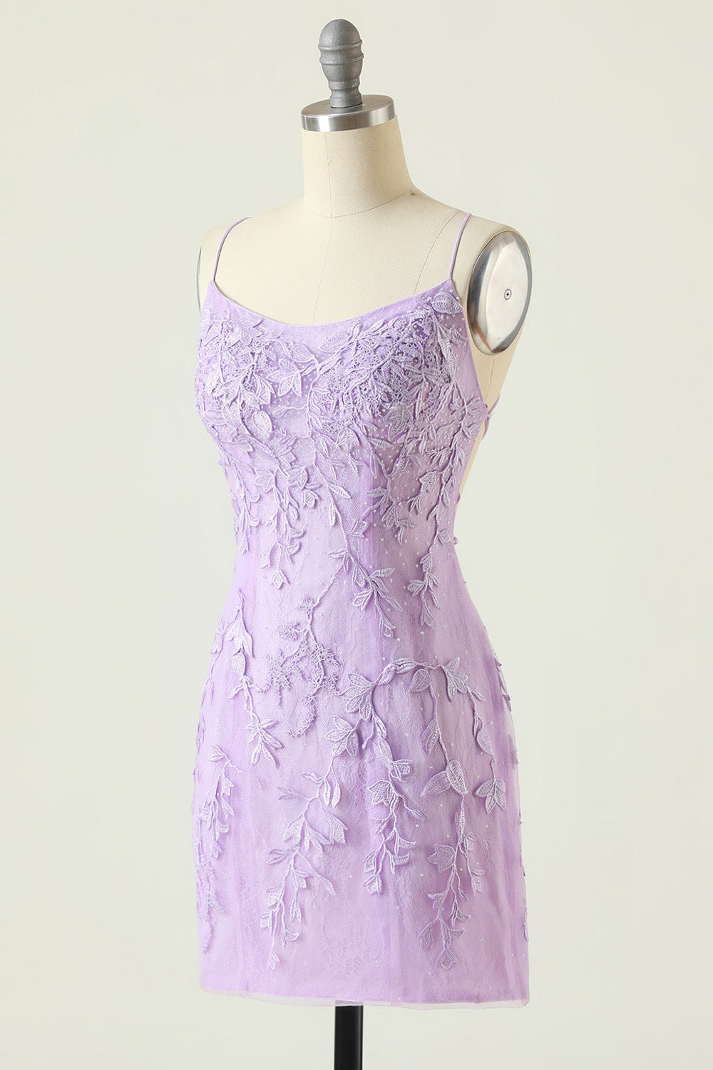 Vestido de cóctel púrpura sin espalda ajustado con apliques
