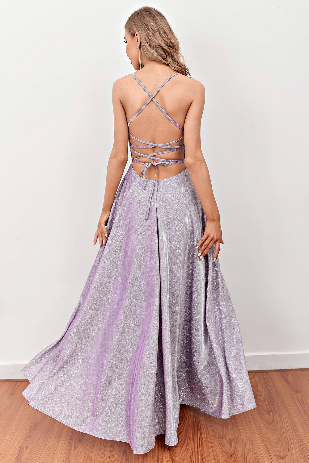 Vestido largo de baile lila deep V neck con correas cruzadas