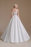 Vestido de novia blanco de cuello en V de línea A con encaje