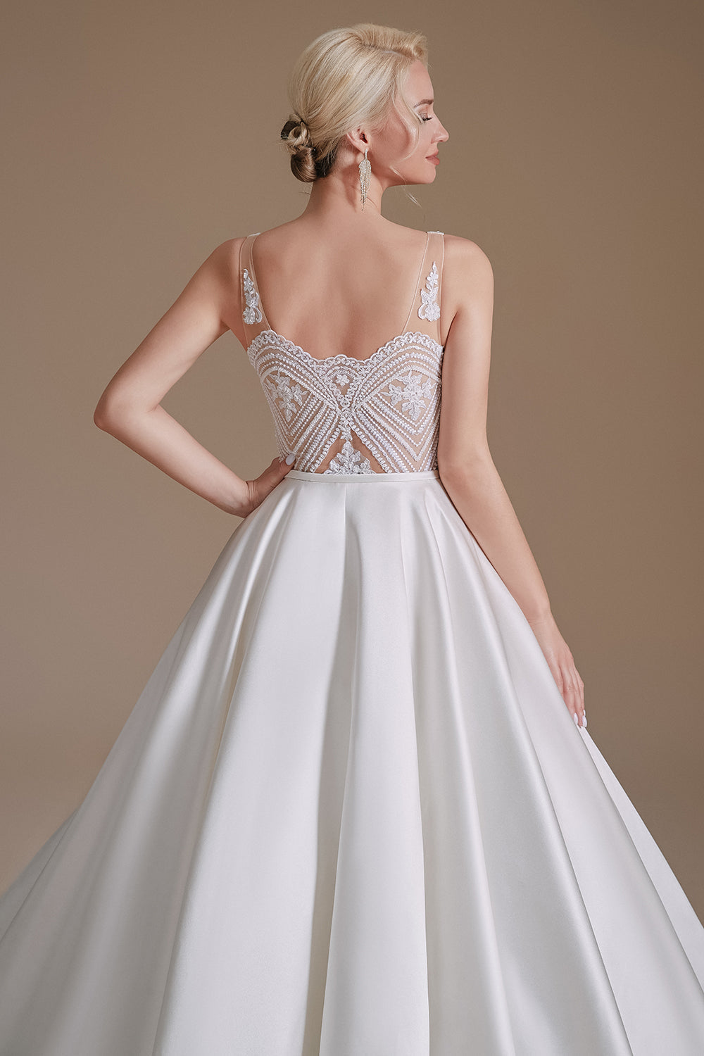 Vestido de novia blanco de cuello en V de línea A con encaje