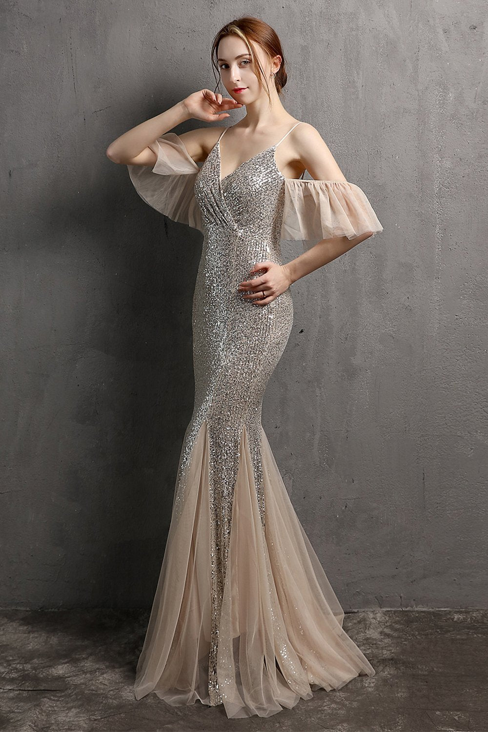 Vestido largo de lentejuelas de champán con volantes