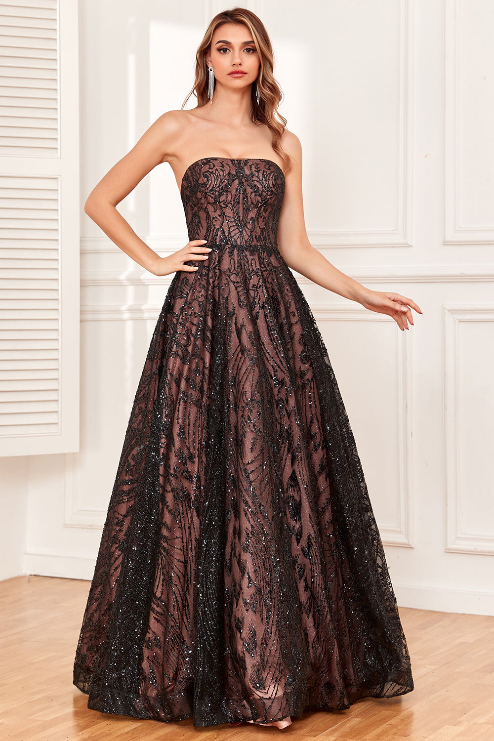 Vestido de Graduación Negro Sin Tirantes A Línea