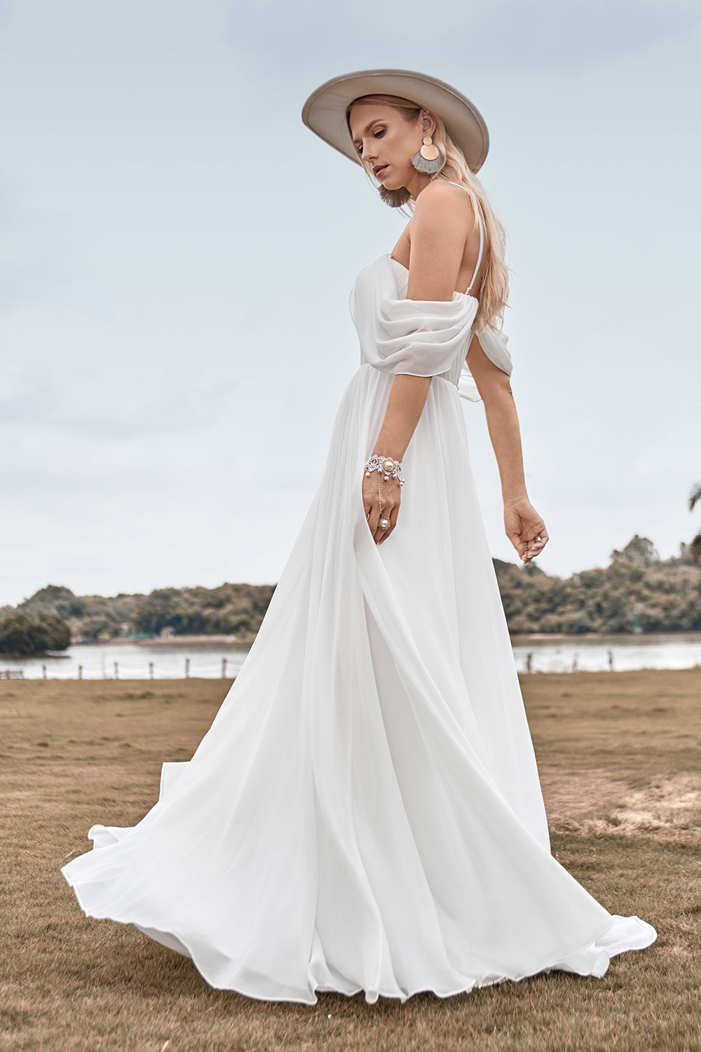 Off The Shoulder Ivory Boho Chiffon Ruched A Line Vestido de novia