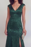 Vestido largo de sirena de sirena verde salvia con escote en V y abertura