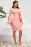 Vestido de cóctel midi midi rosa ajustado con cuello redondo y manga larga