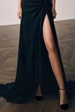Vestido de fiesta largo de satén con tirantes de espagueti sirena negro con abertura