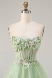 Corsé verde A Line sin tirantes Vestido largo de tul con volantes y abertura