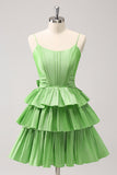 Hermoso vestido de fiesta corto plisado verde con escote en A y lazos