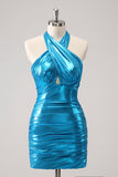 Vestido de cóctel azul satinado con halter ajustado metalizado