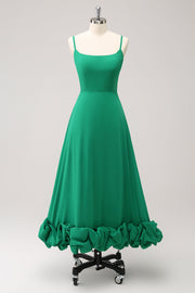 Elegante vestido de dama de honor verde con tirantes finos de una línea