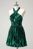 Vestido de fiesta corto plisado con escote halter metalizado y purpurina verde oscuro