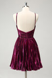 Vestido de fiesta corto plisado con escote halter y corte en A en color morado con aberturas