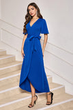 Vestido formal largo azul real con escote en V y mangas cortas