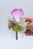 Boutonniere rosa de los hombres para la fiesta de bodas de graduación