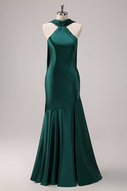 Vestido de dama de honor de sirena de satén halter verde oscuro