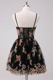 Vestido de fiesta corto con estampado floral negro brillante