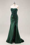 Vestido de fiesta de sirena verde oscuro sin tirantes con abertura