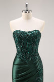 Vestido de fiesta de sirena verde oscuro sin tirantes con abertura