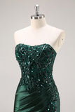 Vestido de fiesta de sirena verde oscuro sin tirantes con abertura