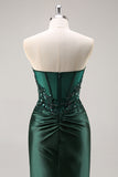 Vestido de fiesta de sirena verde oscuro sin tirantes con abertura